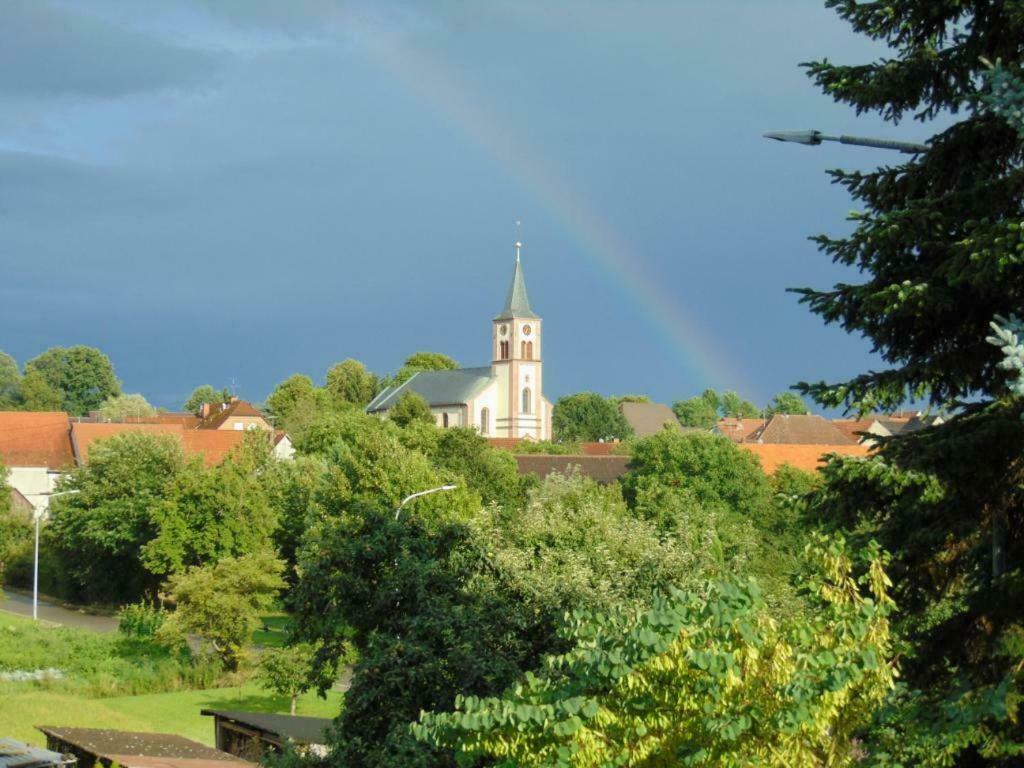 Obere Ferienwohnung Asshoff Zwischen Odenwald, Taubertal Und Bauland Berolzheim Kültér fotó